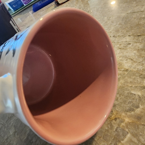 XOXO  14 oz. Mug - perfect for that special  person. Excellent shape - Picture 8 of 8